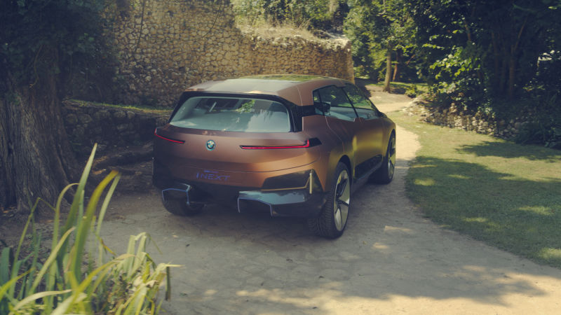 Illustration for article titled The BMW Vision iNext Concept Is a Whole Lot to Look At
